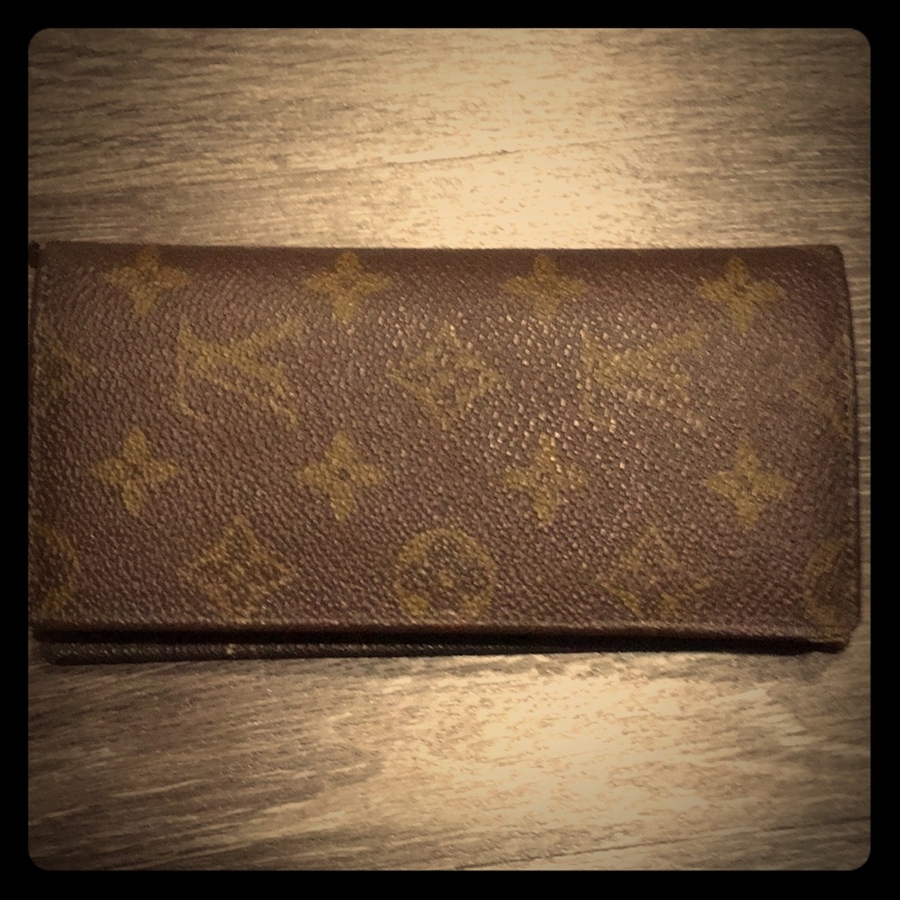 Louis Vuitton LV monogram checkbook (billfold)